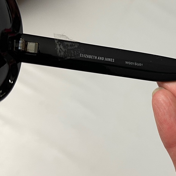 Elizabeth and James McKinley Oval Sunglasses in Black - Picture 4 of 5